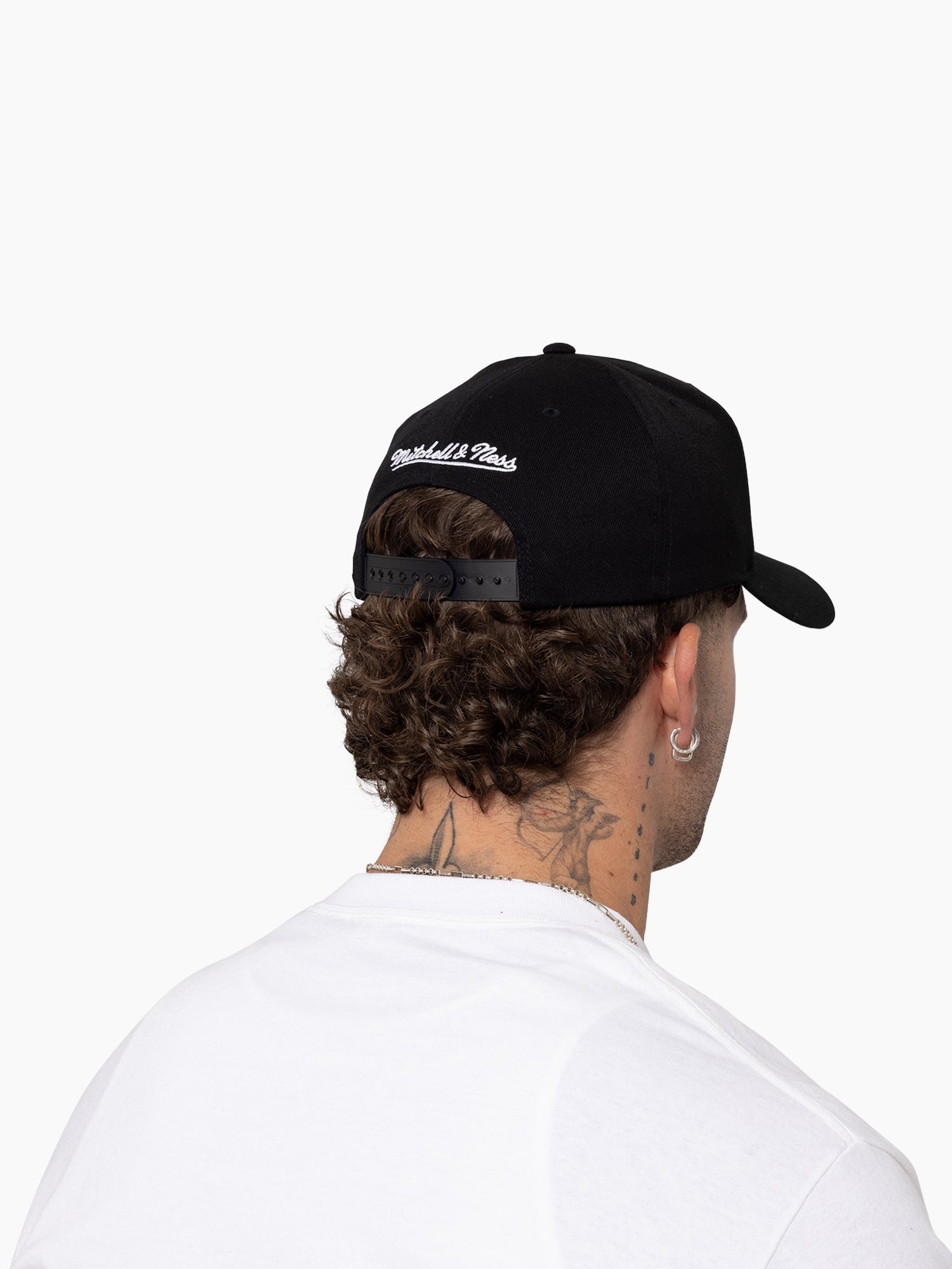 LA Lakers Hat - Black And White NBA Basketball Snapback Cap - Mitchell & Ness